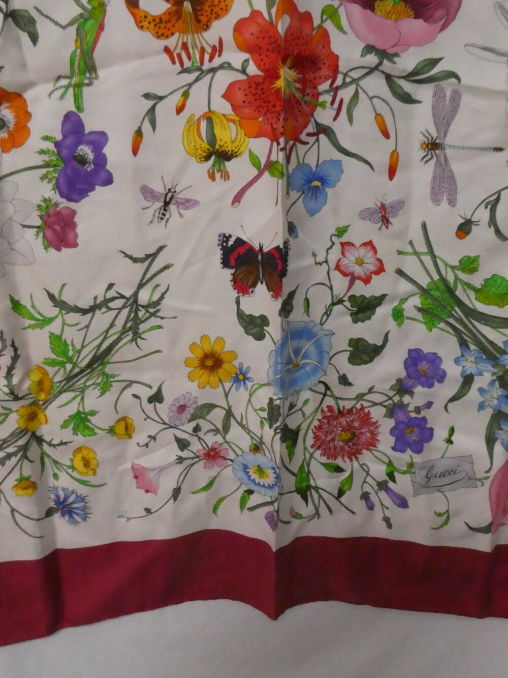Vintage GUCCI Flora Silk Scarf Vittorio Accornero Burgundy Red Border - Picture 12 of 15
